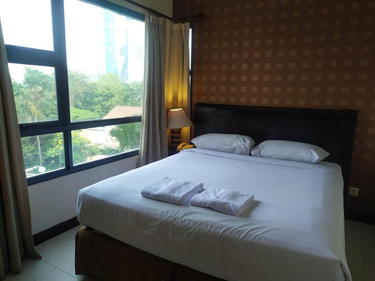 1 BR Business